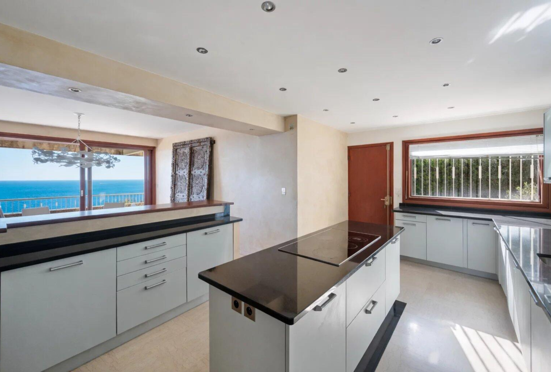 Außergewöhnliche Villa an den Toren von Monaco – Panoramablick auf das Meer und Cap Ferrat