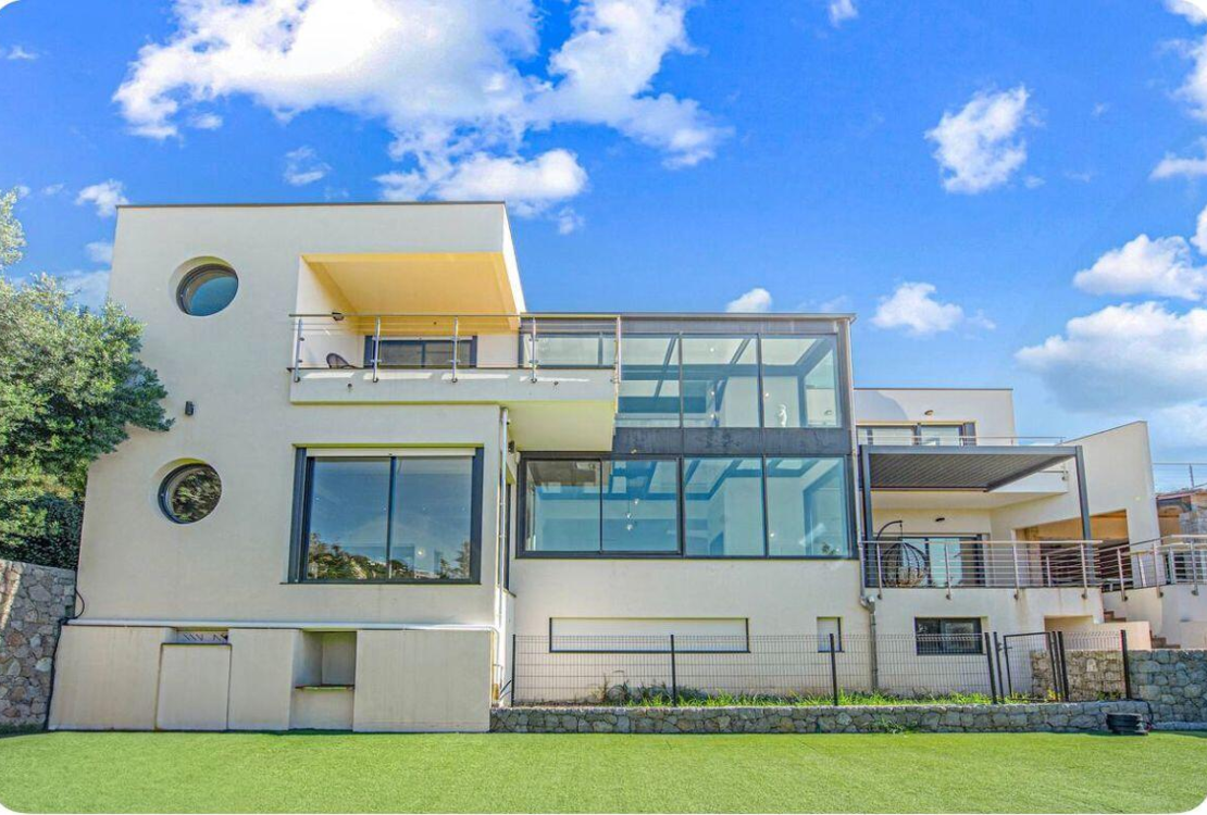 Exceptional villa 5 minutes from Monaco