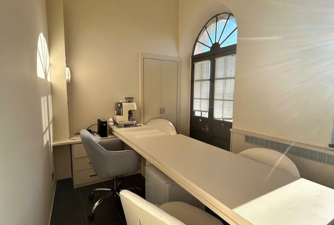 Charmant local commercial / bureau rénové à neuf