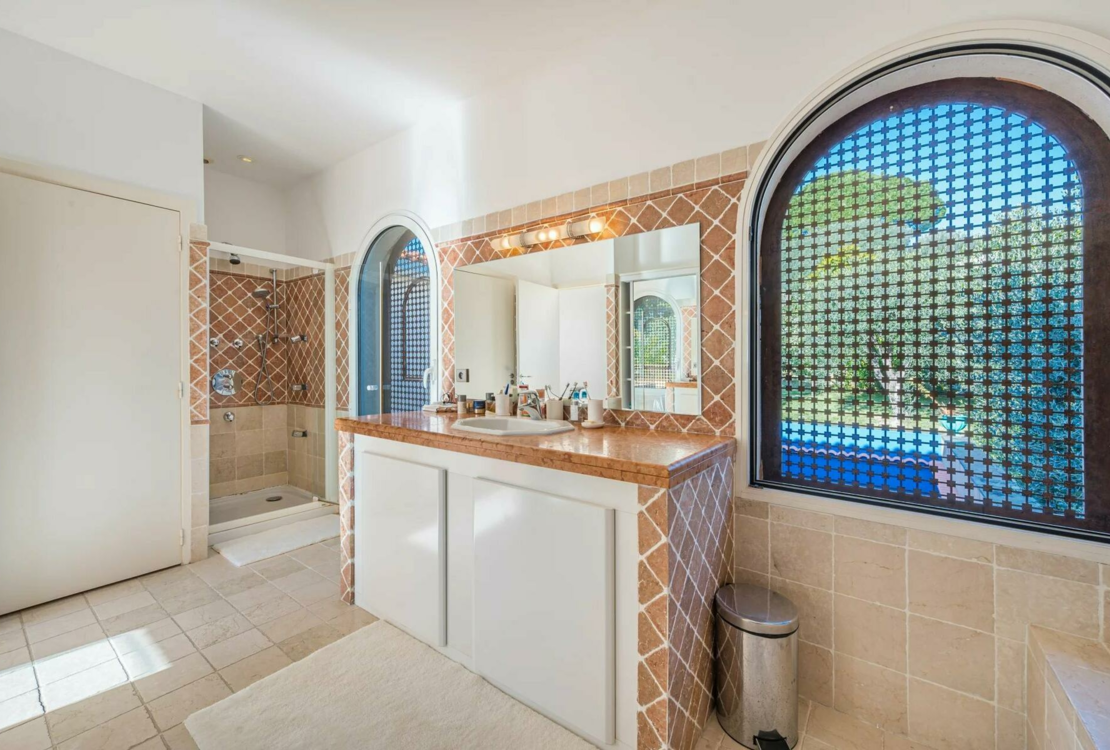 Средиземноморская вилла с панорамным видом в Ментоне