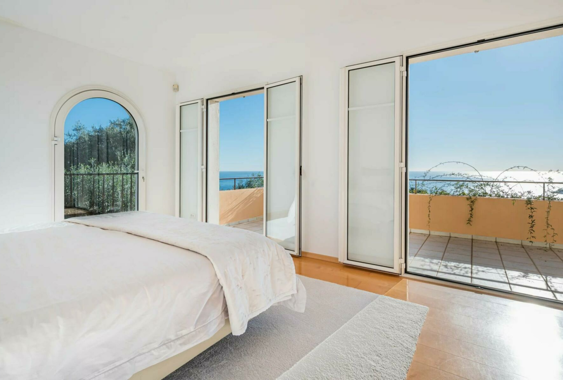 Средиземноморская вилла с панорамным видом в Ментоне