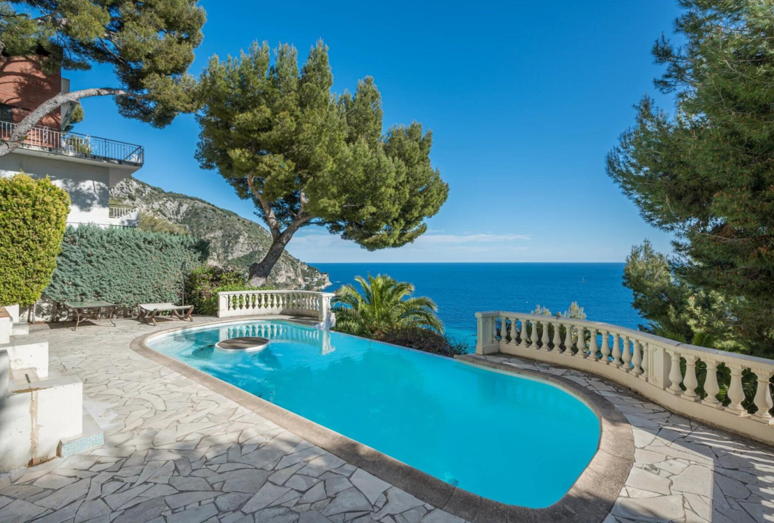 Außergewöhnliche Villa an den Toren von Monaco – Panoramablick auf das Meer und Cap Ferrat
