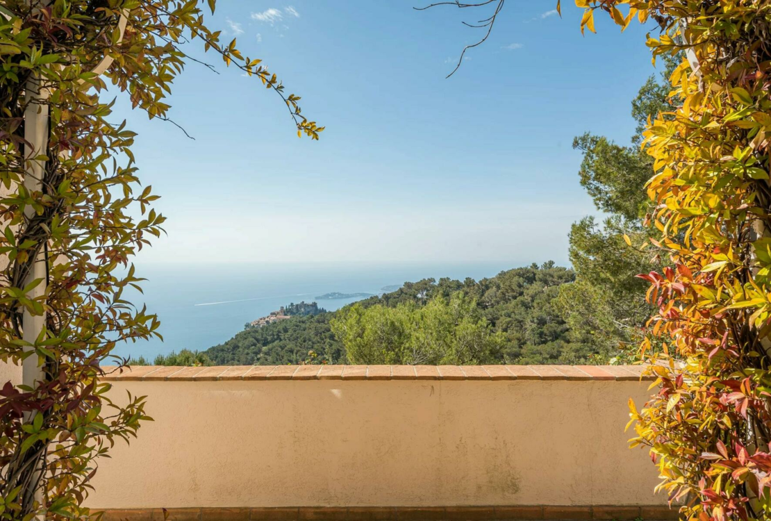 Maison exceptionnelle à Èze avec des vues à couper le souffle