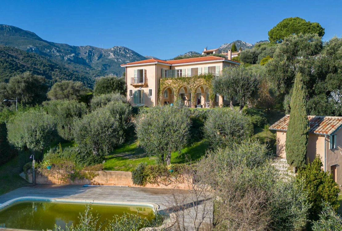 Средиземноморская вилла с панорамным видом в Ментоне