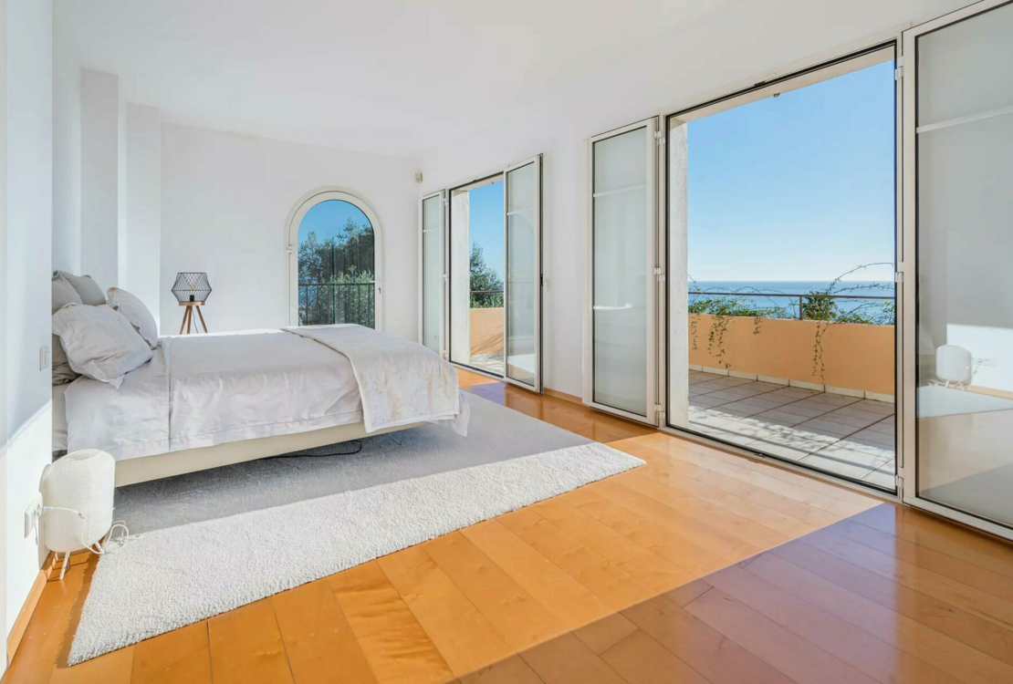 Средиземноморская вилла с панорамным видом в Ментоне