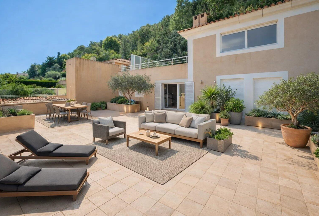 Исключительная квартира в Эзе — панорамный вид на море и деревню