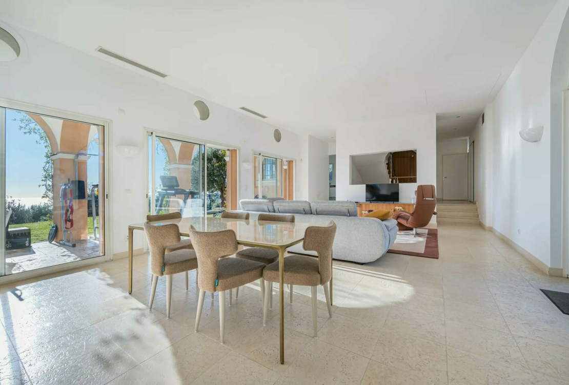 Средиземноморская вилла с панорамным видом в Ментоне