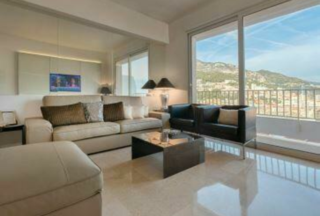 Superb 4 room apartment with terrace and panoramic sea view