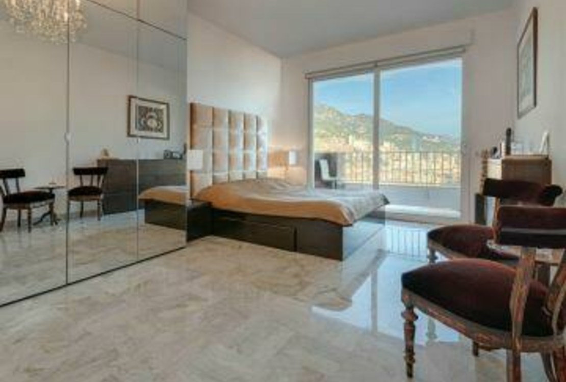 Superb 4 room apartment with terrace and panoramic sea view