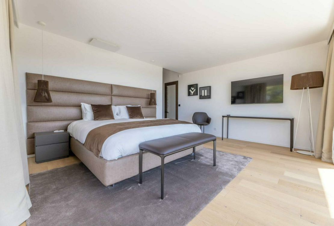 MOUGINS | VILLA | +5 PIECES