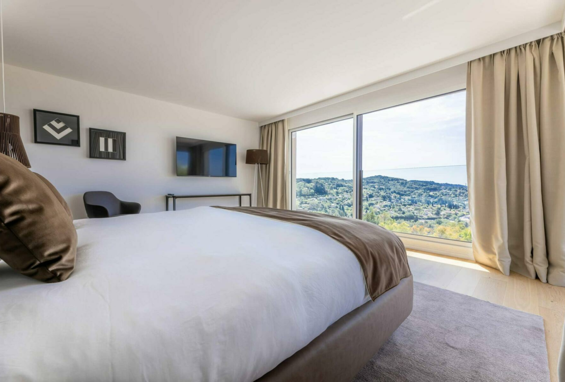 MOUGINS | VILLA | +5 PIECES