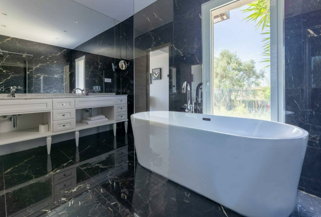 MOUGINS | VILLA | +5 PIECES