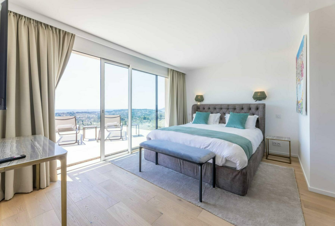 MOUGINS | VILLA | +5 PIECES