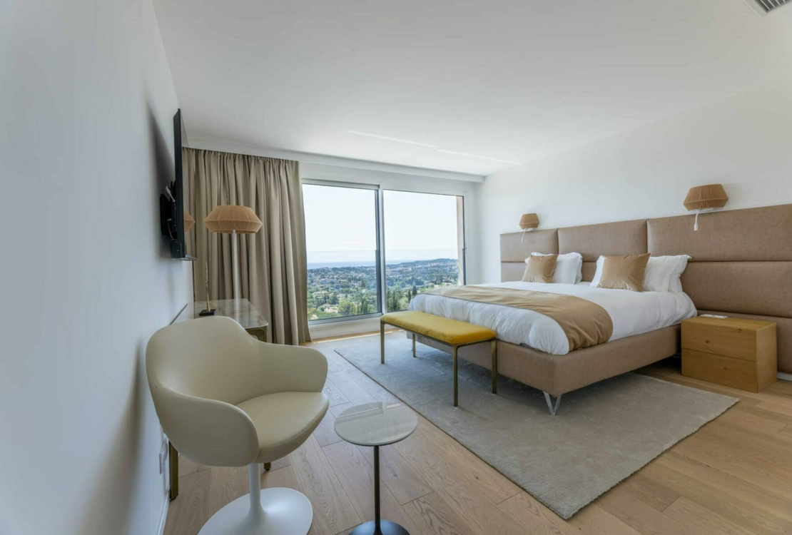 MOUGINS | VILLA | +5 PIECES