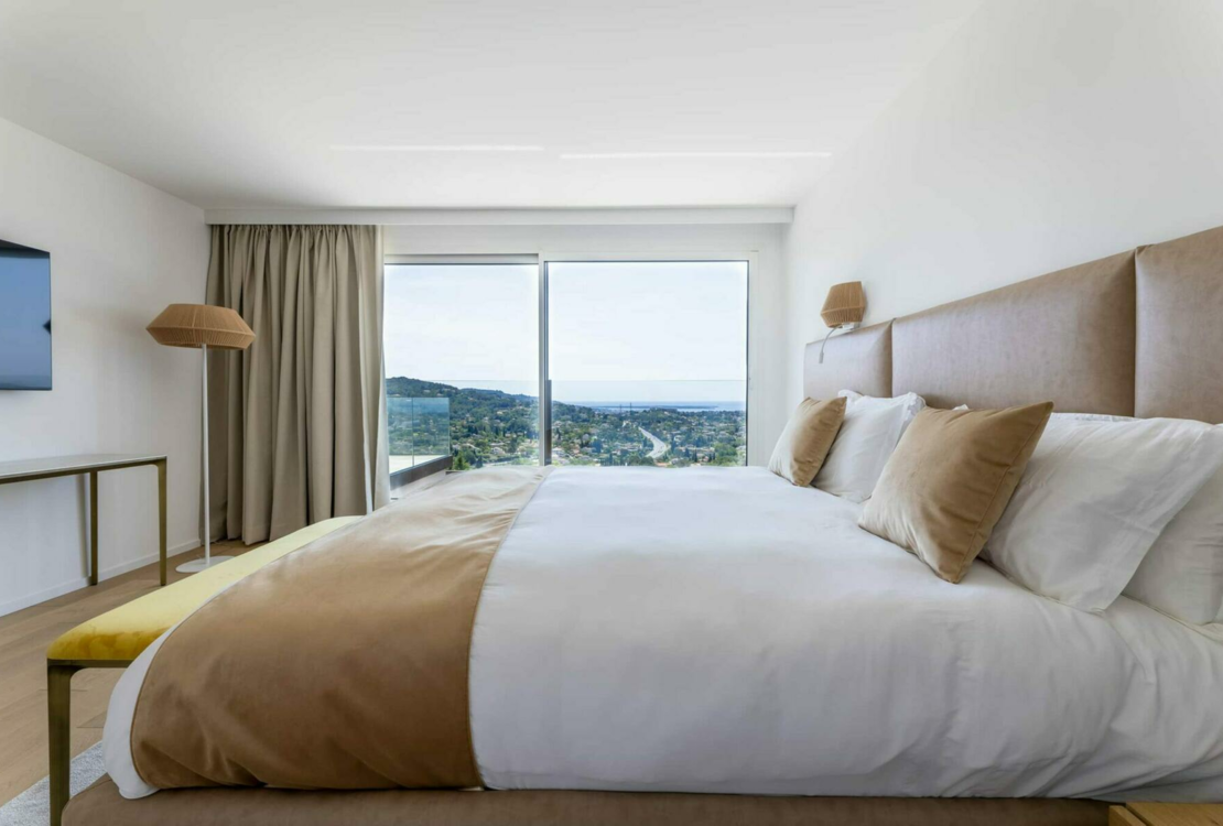 MOUGINS | VILLA | +5 PIECES