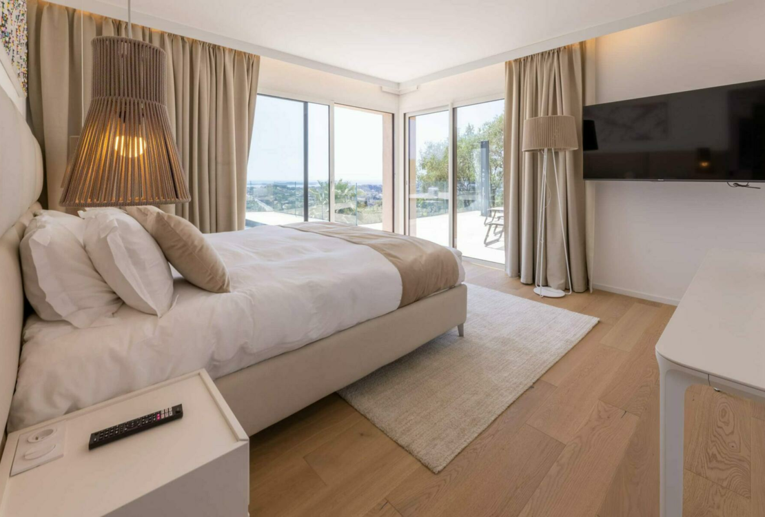 MOUGINS | VILLA | +5 PIECES