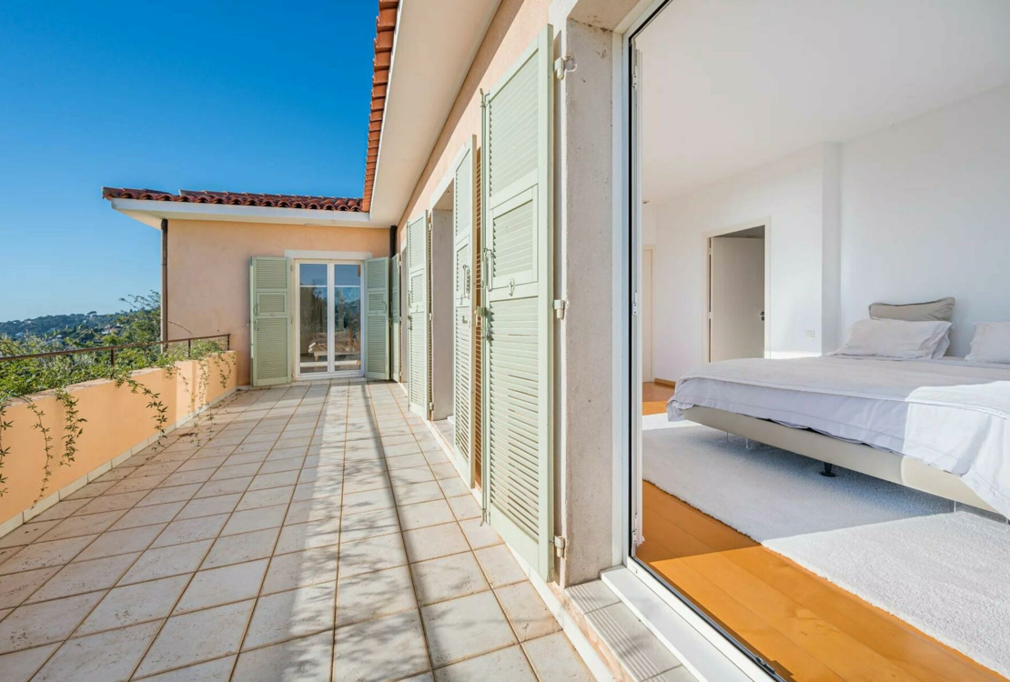 Средиземноморская вилла с панорамным видом в Ментоне