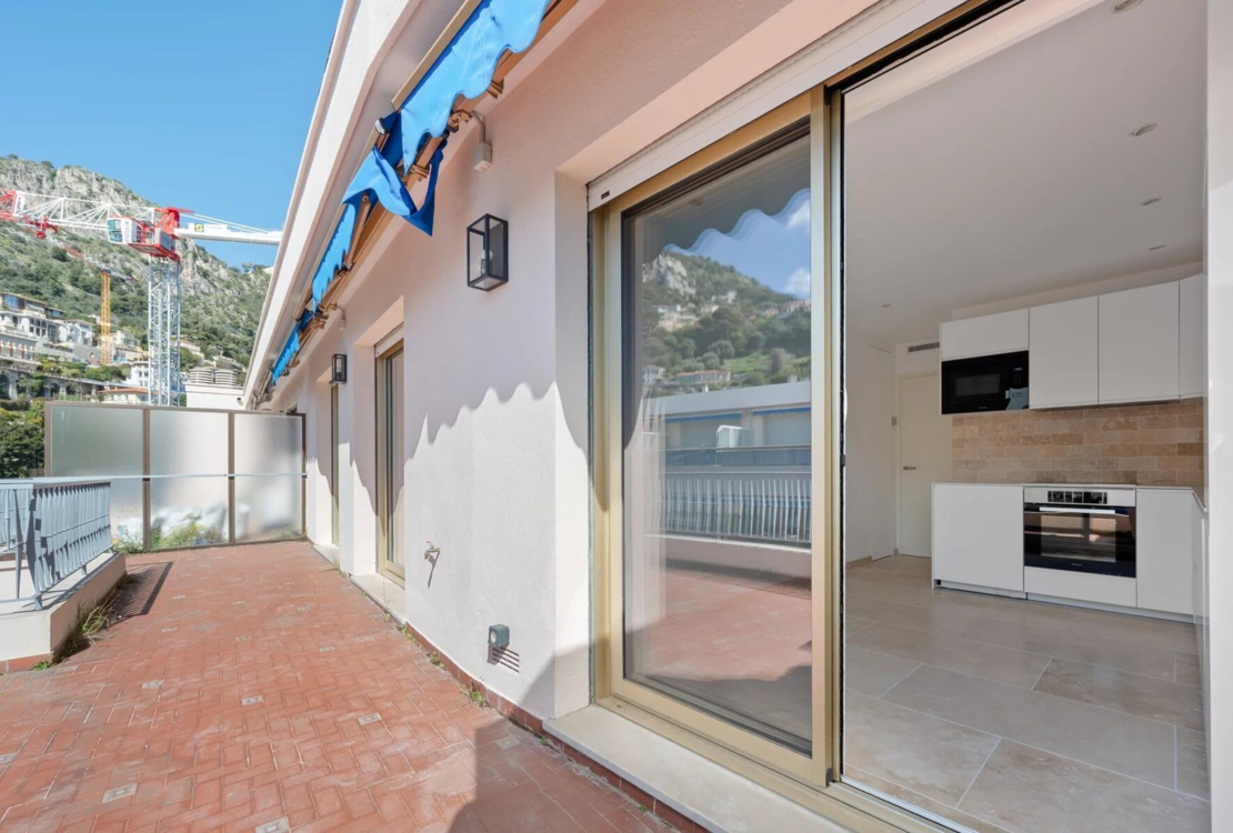 BEAULIEU-SUR-MER – Appartement 2 chambres au dernier étage – Vue sur la mer