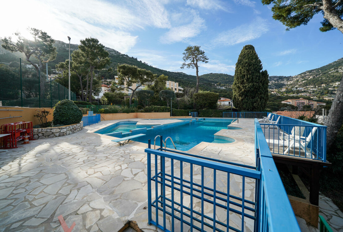 Les Ligures – renovated 3 room apartment with terrace & mountain view