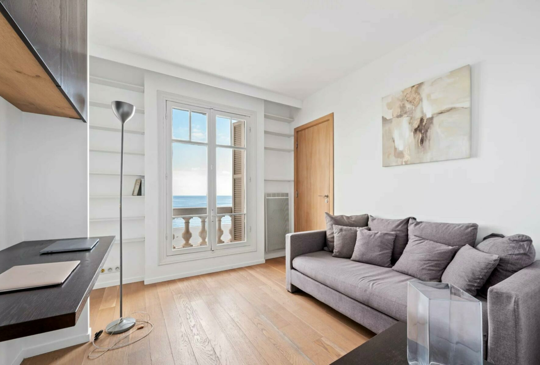 Contemporary villa with sea view