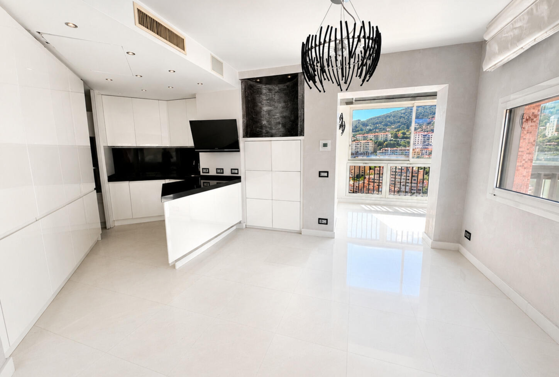 Eccezionale Duplex all’Ultimo Piano con Vista Mare