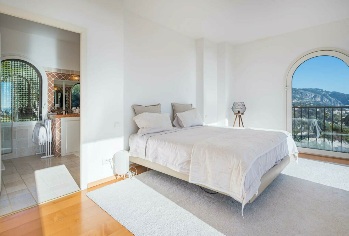 Средиземноморская вилла с панорамным видом в Ментоне