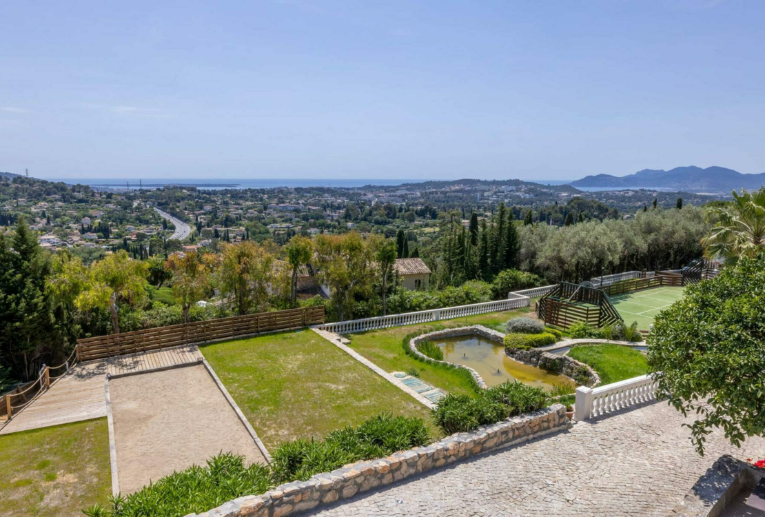 MOUGINS | VILLA | +5 PIECES