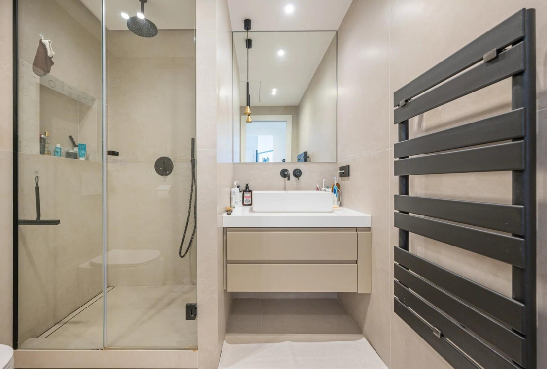 CAP D'AIL – ELEGANTE RENOVIERTE WOHNUNG ZUM VERKAUF