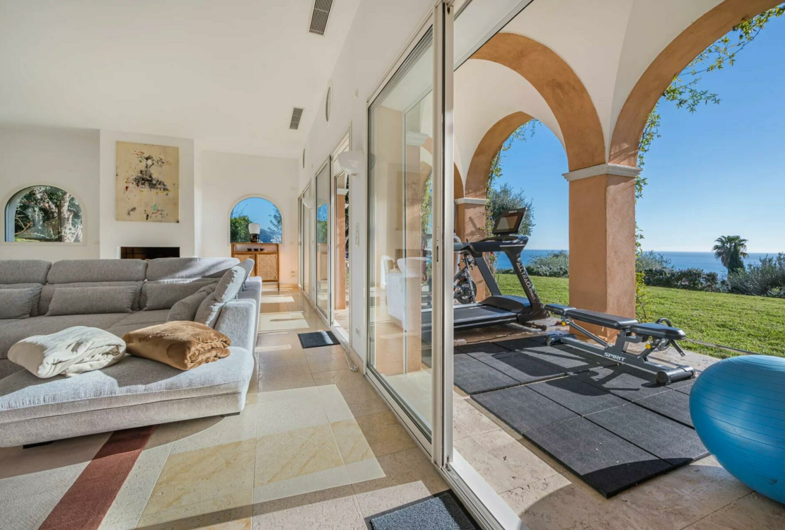 Средиземноморская вилла с панорамным видом в Ментоне