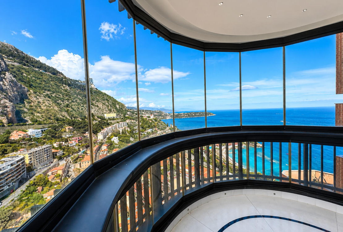 Eccezionale Duplex all’Ultimo Piano con Vista Mare