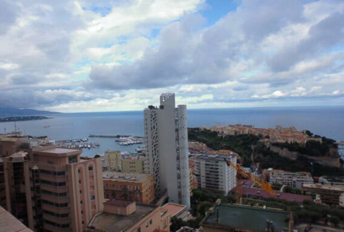WUNDERSCHÖNE 3-4 ZIMMERWOHNUNG - PATIO PALACE