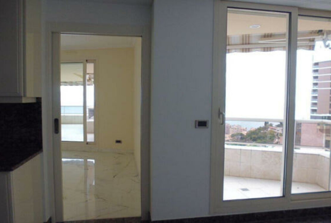 WUNDERSCHÖNE 3-4 ZIMMERWOHNUNG - PATIO PALACE