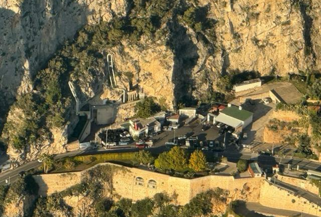 Proprietà commerciale in vendita con garage operativo | Cap d'Ail