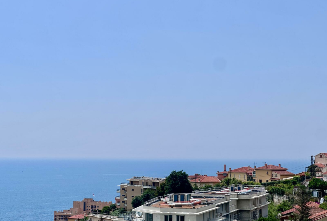 Appartement avec grand potentiel de rénovation – Vue mer & montagnes