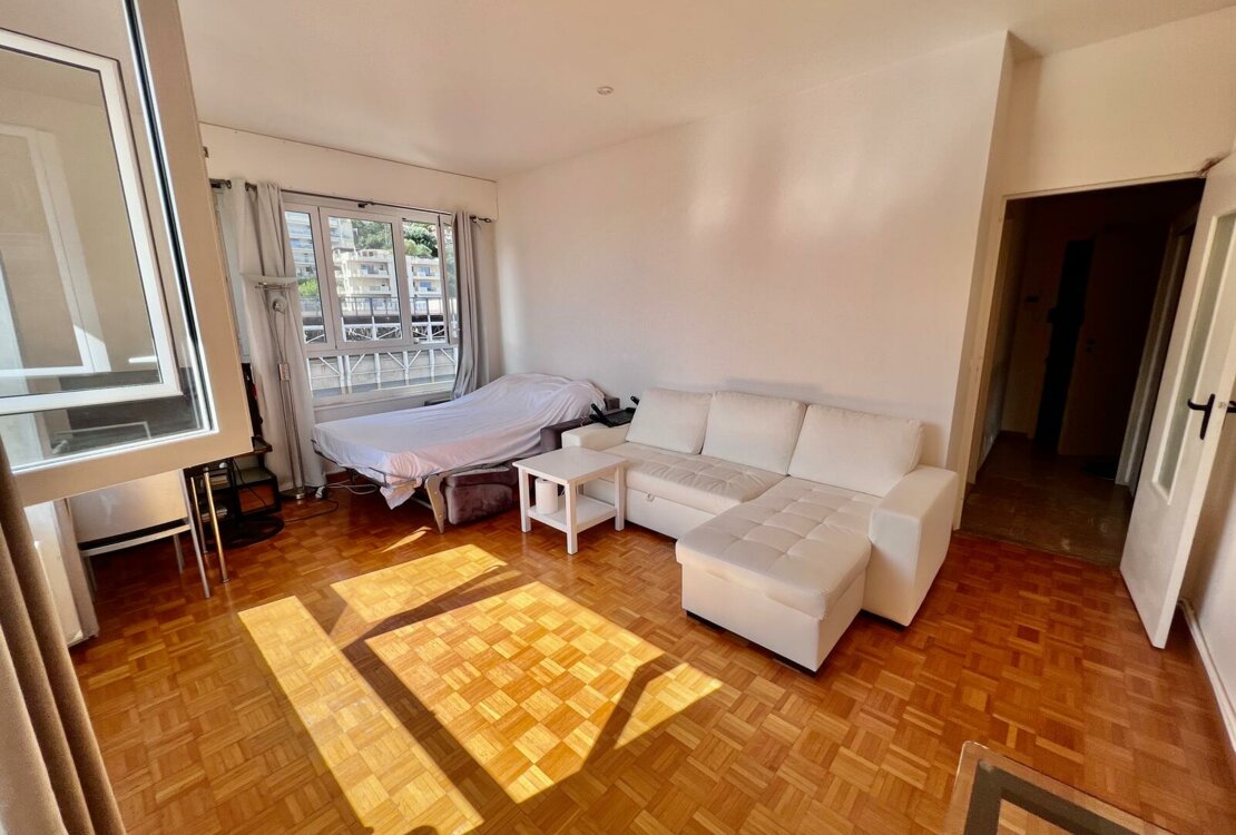 LAROUSSE | LES ABEILLES | STUDIO