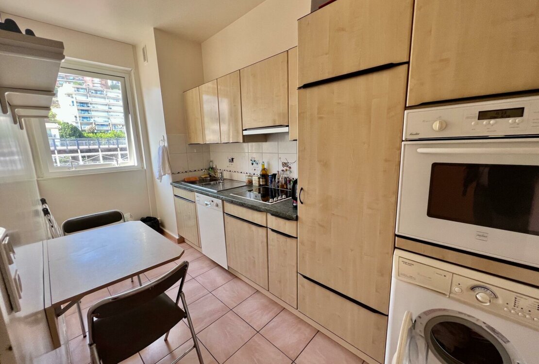 LAROUSSE | LES ABEILLES | STUDIO