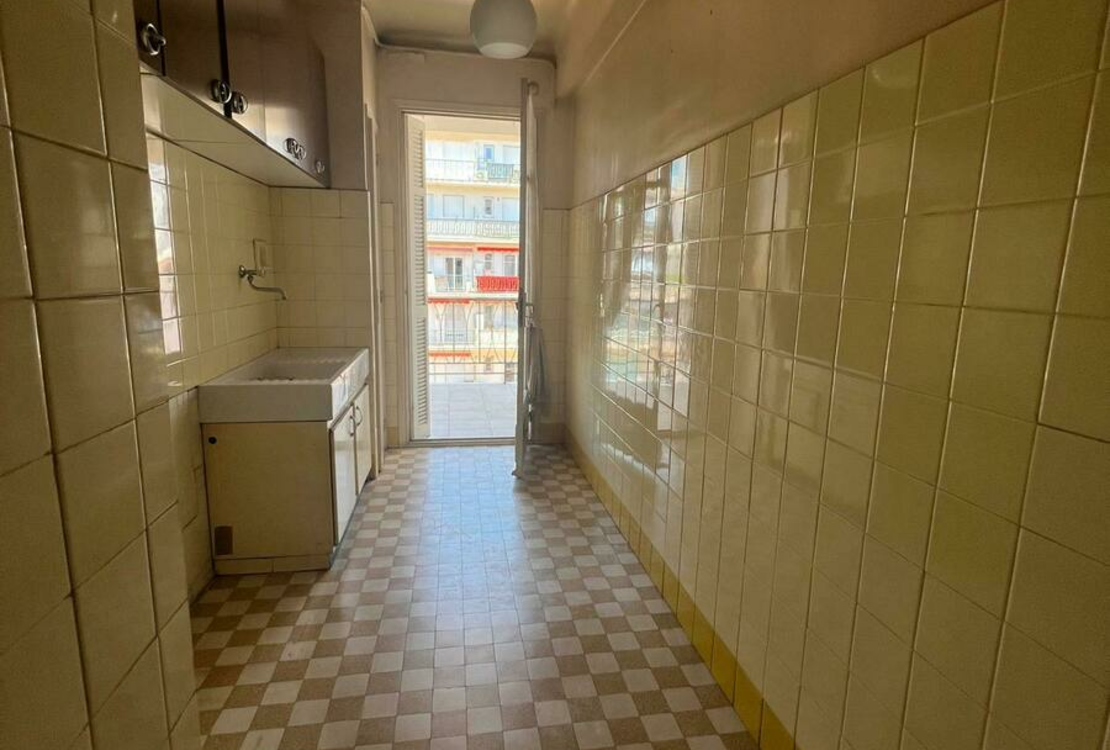 NICE | PROMENADE DES ANGLAIS | SEA VIEW