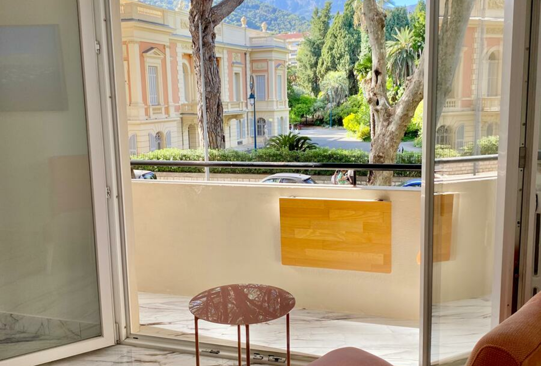 Seafront studio in Menton — Résidence Palais de la Madone