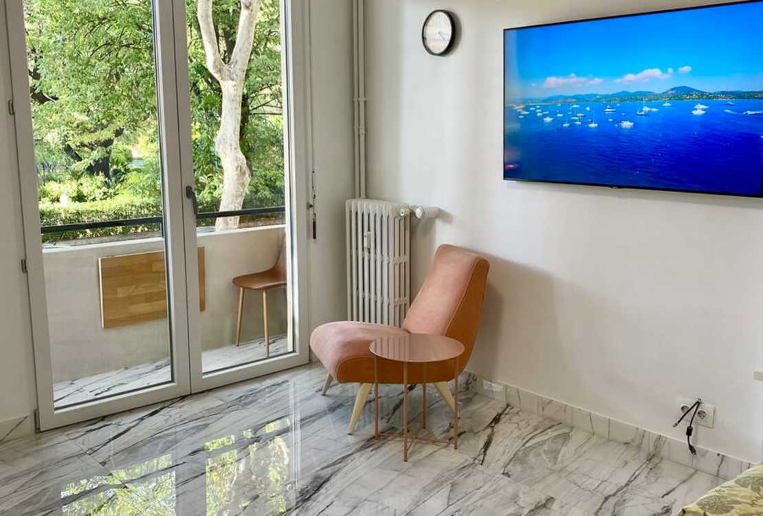 Seafront studio in Menton — Résidence Palais de la Madone