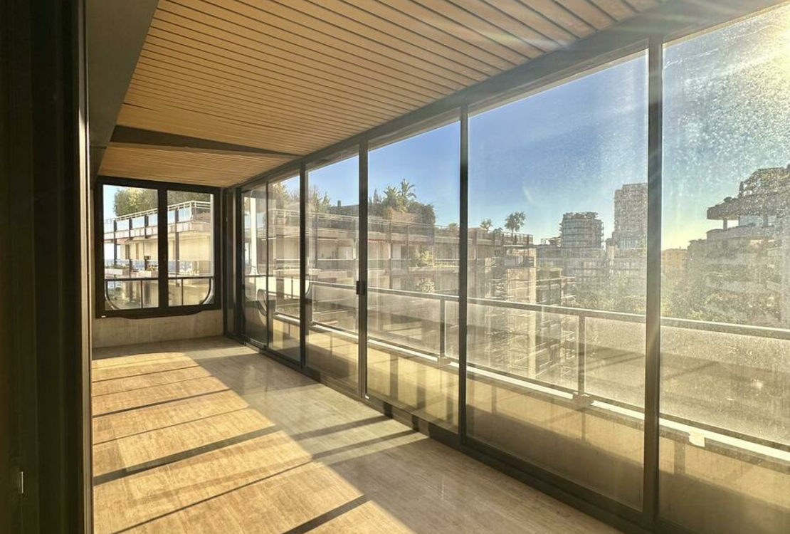 Очаровательная 2-х комнатная квартира под ремонт с лоджией и парковкой