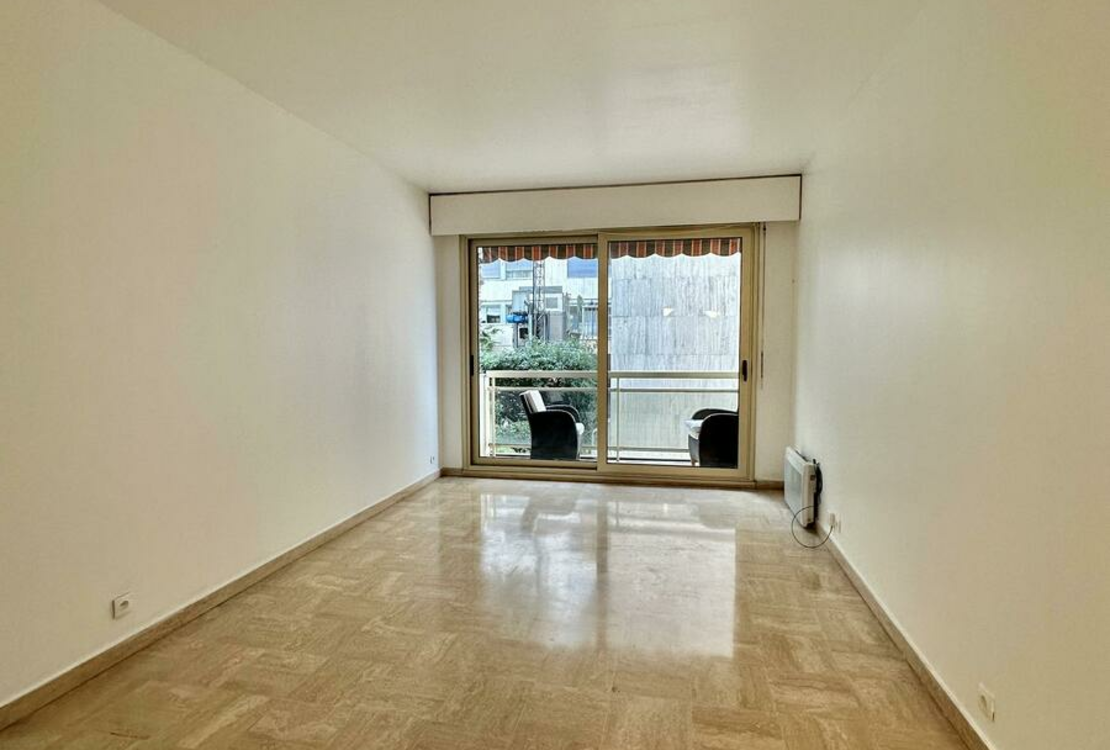 LA ROUSSE – SAINT ROMAN | CHÂTEAU AMIRAL | STUDIO FONCTIONNEL ET LUMINEUX