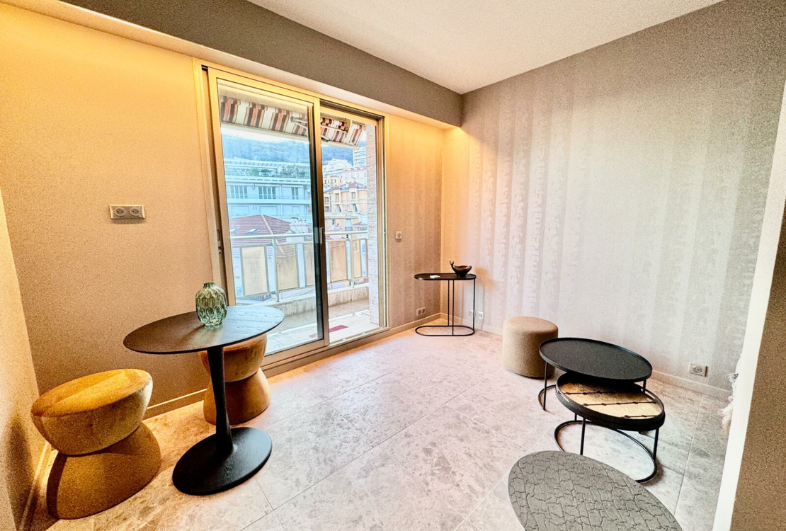 MONTE-CARLO |BUCKINGHAM PALACE | STUDIO