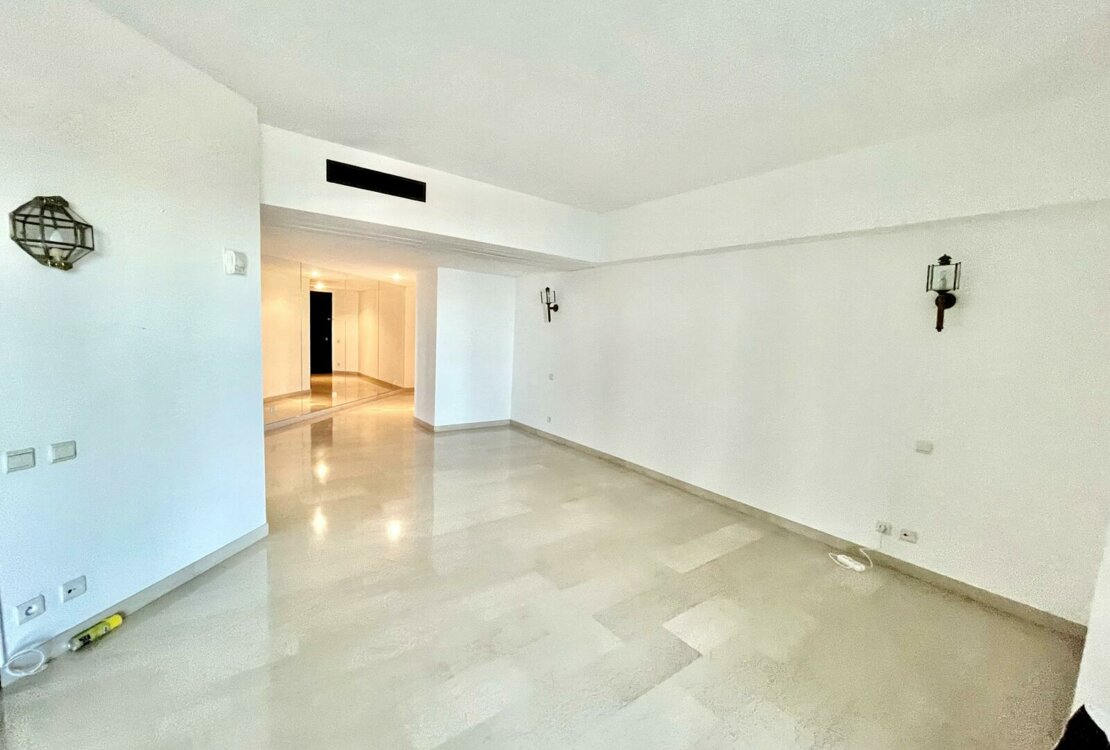 LAROUSSE | PARC SAINT ROMAN|3 ROOMS