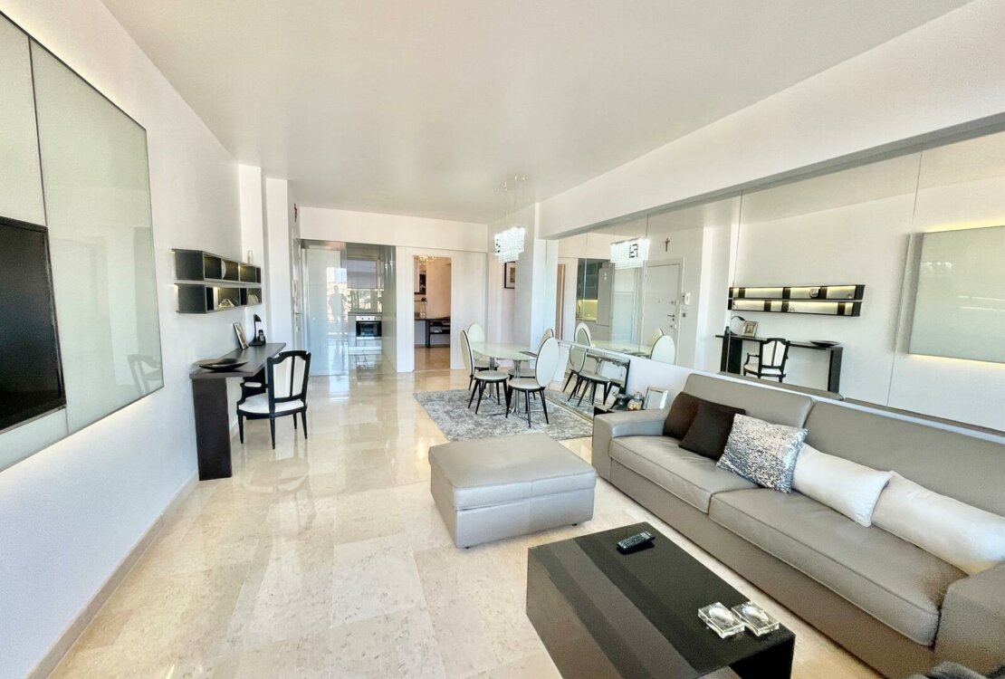 Superb 4 room apartment with terrace and panoramic sea view