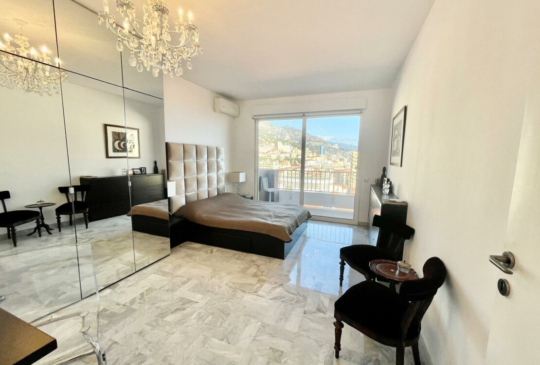 Superb 4 room apartment with terrace and panoramic sea view