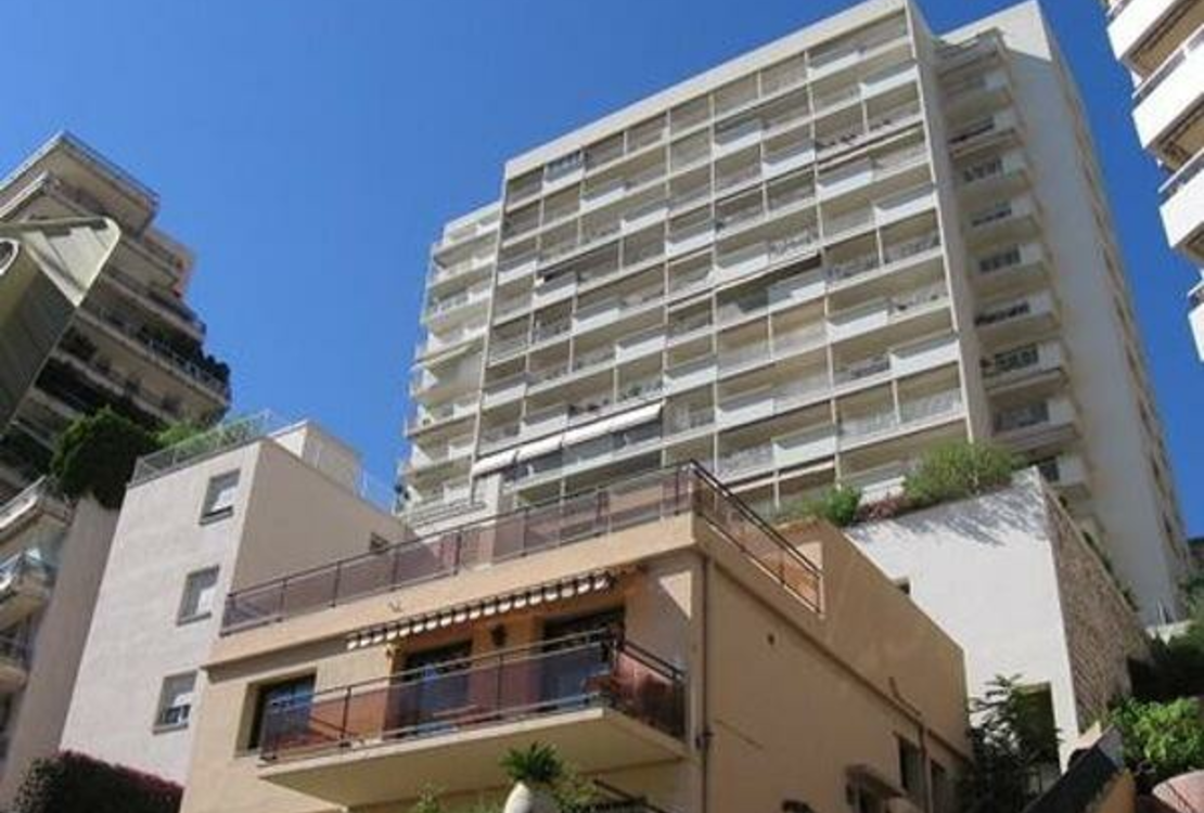 EXOTISCHER GARTEN | BERMUDASHORTS | 2 MÖBLIERTE ZIMMER