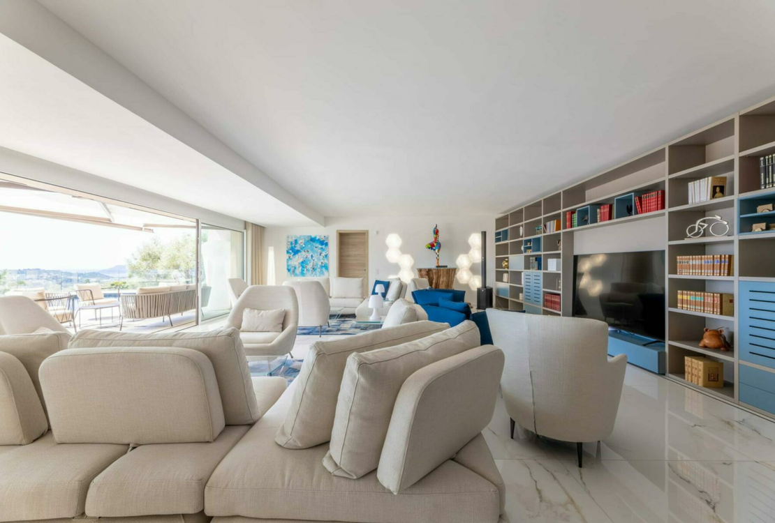 MOUGINS | VILLA | +5 PIECES