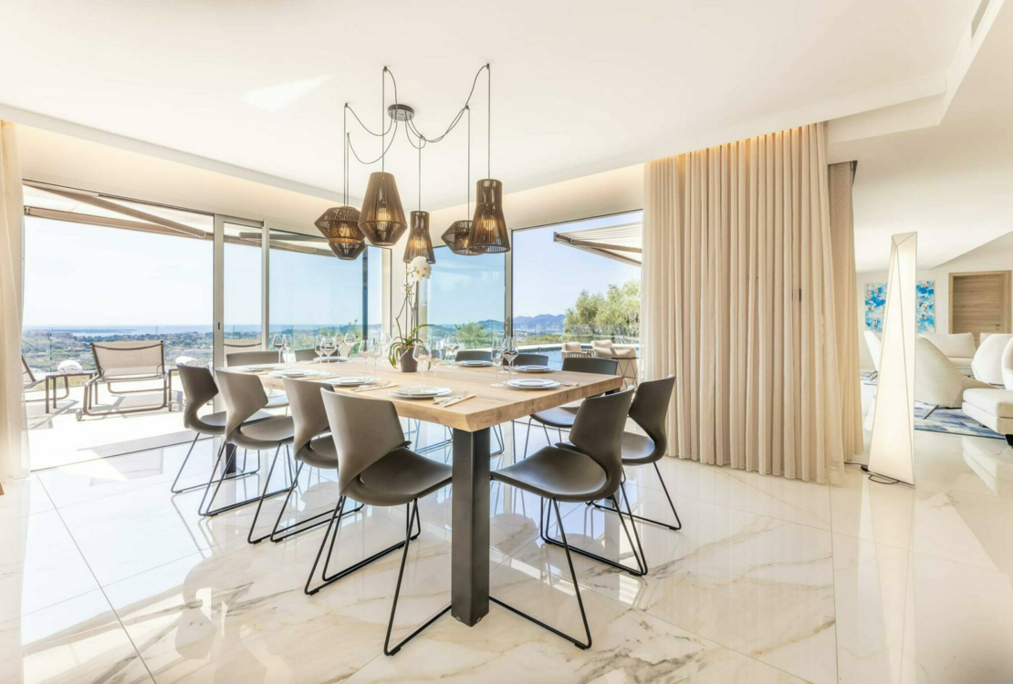 MOUGINS | VILLA | +5 PIECES