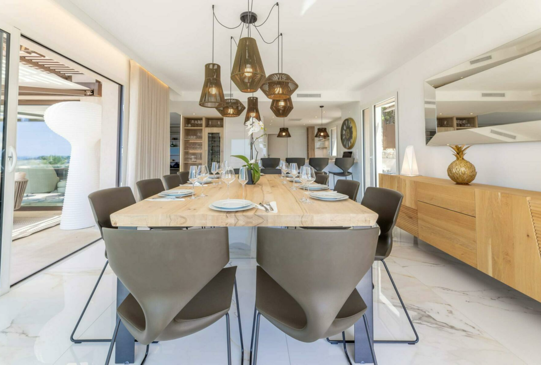 MOUGINS | VILLA | +5 PIECES