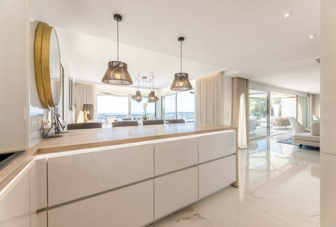 MOUGINS | VILLA | +5 PIECES